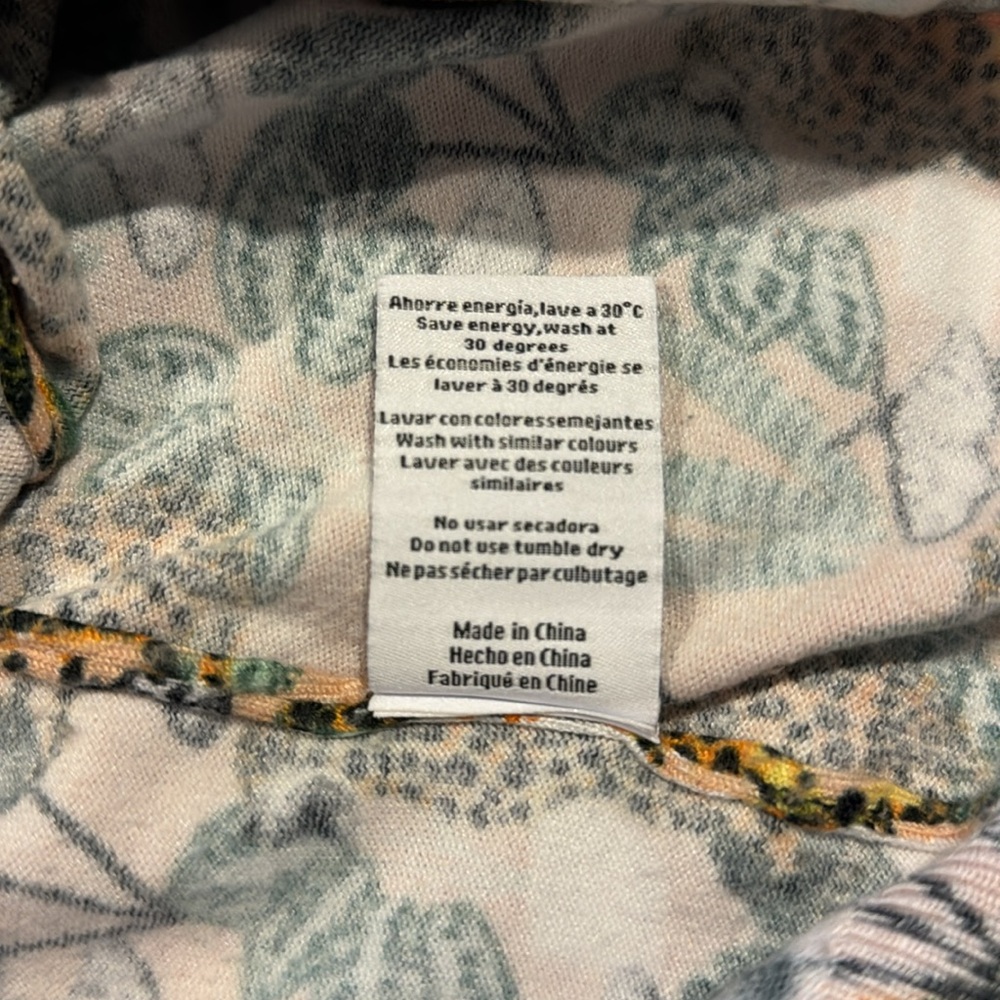 Cheetah and butterfly printed lightweight sweater - Picture 6 of 6